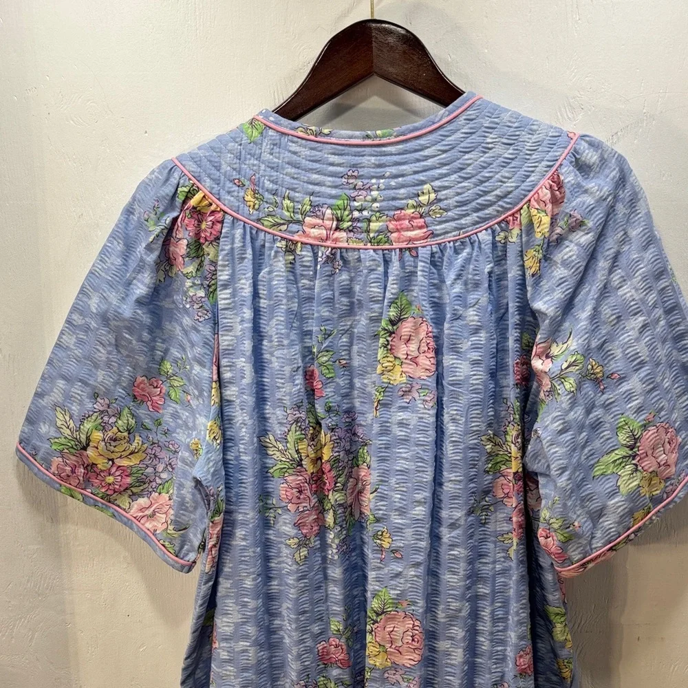 Vintage CROWNTUFT Sz Large Blue Front Button Polyester Loungewear Housecoat Robe